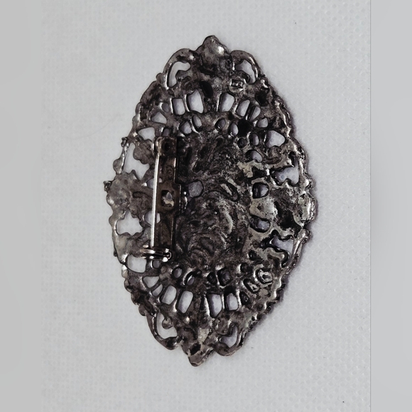 Black Oval Cabochon Brooch Silver Tone Filigree Gothic Vintage Style Pin - Picture 7 of 8